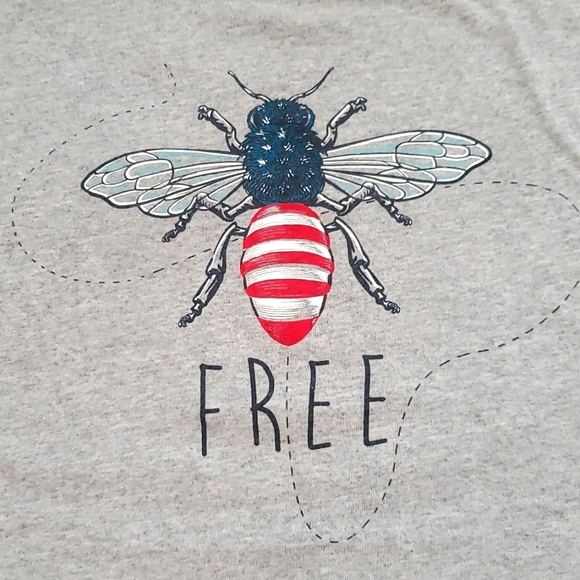 🦋Delta Apparel Bee Free Patriotic Heather Gray Graphic Tee - Picture 4 of 6